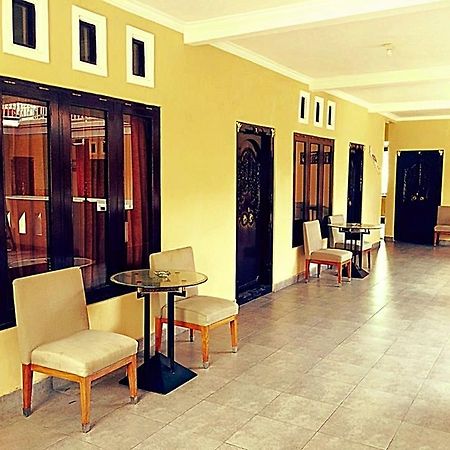 Hotel Sentral Buleleng  Екстер'єр фото